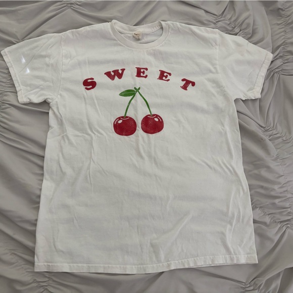 Altar’d State t-shirt - Picture 1 of 3